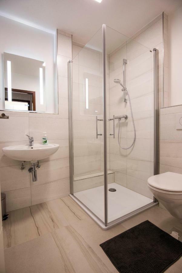 Ferienwohnung Dennis เลอร์ราค ภายนอก รูปภาพ